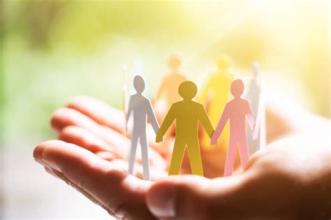 Esquema conceptual que muestra la transición desde un enfoque tutelar (Sename) hacia un modelo de protección integral y justicia restaurativa.