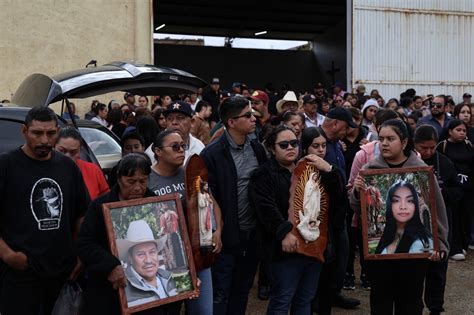 Foto de una comunidad conmocionada por un evento trágico