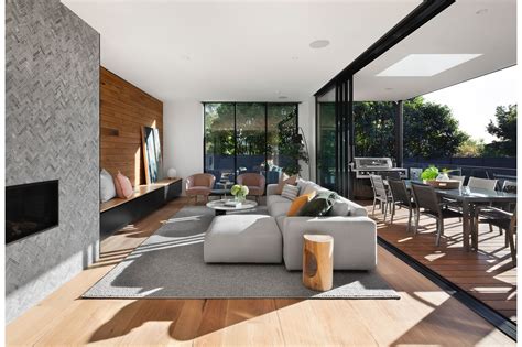 Diseño de interiores de una residencia de protección infantil, con espacios luminosos, amplios y mobiliario confortable