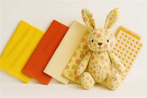 Esquema de las costuras y materiales hipoalergénicos del peluche
