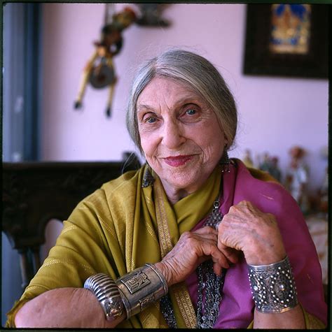 Beatrice Wood en su estudio de cerámica