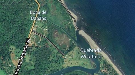 Mapa de la bahía de Dichato destacando su geografía estrecha y desembocaduras de ríos