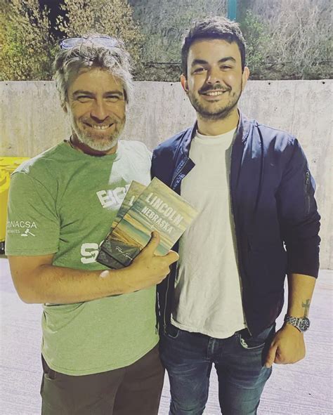 Foto de Felipe Izquierdo Jr. o imagen simbólica de persona con discapacidad auditiva