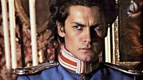Helmut Berger joven en un retrato artístico