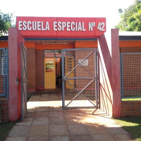 Fachada de la Escuela Especial San Sebastián en Mejillones
