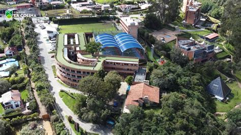Foto aérea del campus del Colegio La Colina en La Calera con su entorno natural