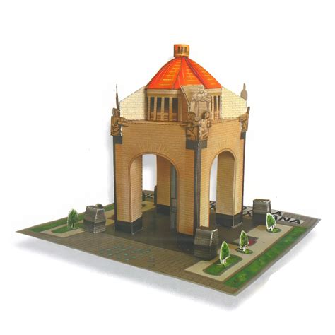 Maqueta táctil de un monumento histórico con personas explorándola con las manos