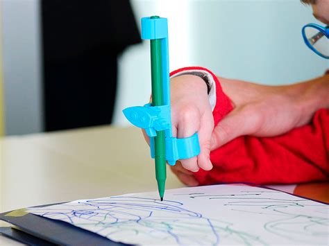Aula adaptada con herramientas de apoyo para la escritura