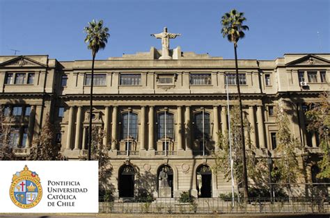 Fotografía del campus principal de la Pontificia Universidad Católica de Chile