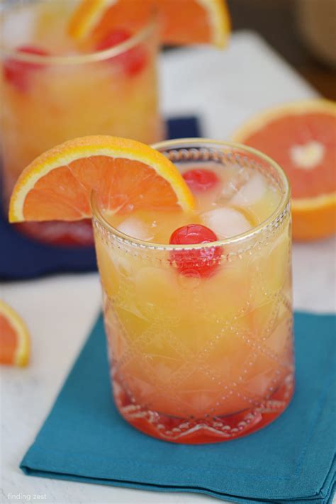 Fotografía de un mocktail Margarita Sunrise con su color característico.