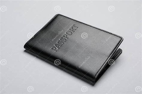 foto biométrica de pasaporte con fondo gris claro