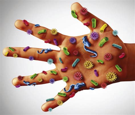 Fotografía de una mano con infección localizada