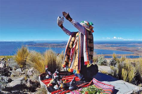 Ilustración de un Yatiri realizando una ceremonia tradicional Aymara