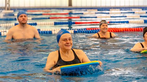 Tabla con estilos de natación recomendados para adultos mayores
