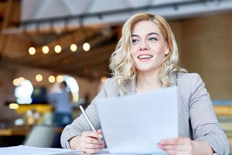 Esquema que ilustra el proceso de convalidación de asignaturas entre diferentes instituciones educativas.