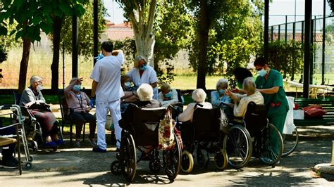 Infografía: Equipo multidisciplinar en residencias de ancianos