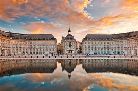 Imagen de la ciudad de Burdeos, Francia, con referencia a Santa Juana de Lestonnac