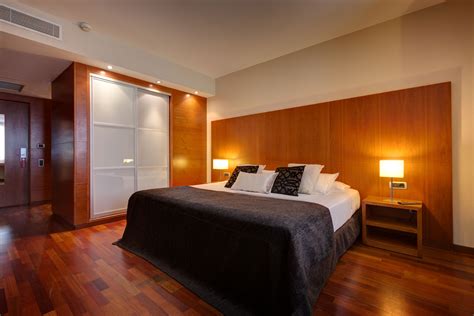 Foto interior de una de las habitaciones del Hostal Las Condes Familiar mostrando las comodidades