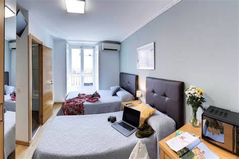 Foto de una habitación doble del Hostal Edwards 454 con cama y baño privado