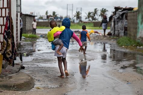 Foto de niños en situación de vulnerabilidad en Chile, recibiendo apoyo