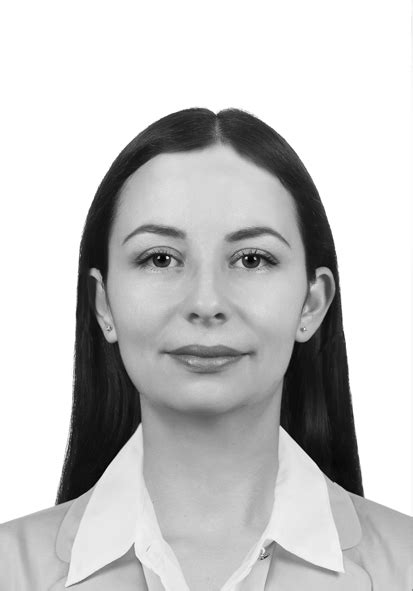 Ejemplo de fotografía de credencial con fondo blanco y buena iluminación, destacando el rostro