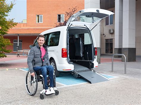 minibús adaptado para personas con movilidad reducida