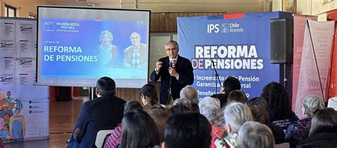 Participantes en un encuentro ciudadano sobre pensiones