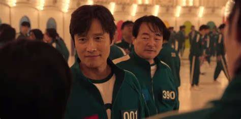 Foto del actor Oh Young Soo en su papel de Il-nam (jugador 001) en 