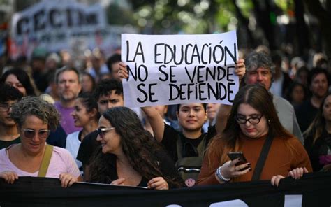 Fotografía de una marcha ciudadana por mejoras en las pensiones
