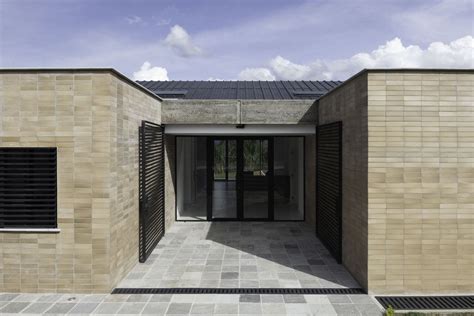 Fotografía de la entrada de la Casa de la Acogida de la Discapacidad