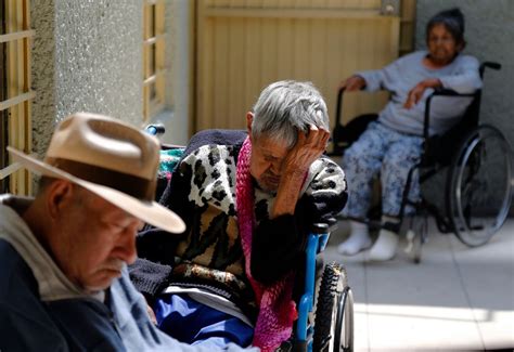 Esquema de las diversas formas de abandono del adulto mayor (físico, emocional, económico)
