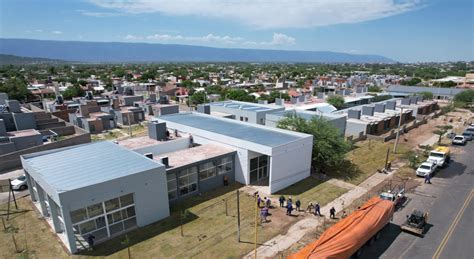 Fotografía del complejo de viviendas sociales para adultos mayores en Iquique