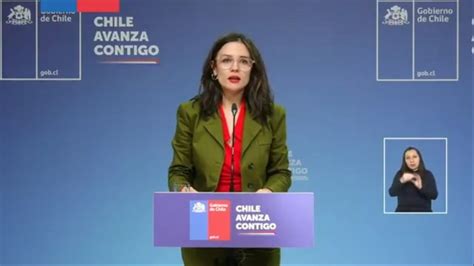 Fotografía de la ministra Camila Vallejo durante su vocería desde el Palacio de La Moneda