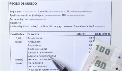 Documentos financieros como recibos de sueldo y formularios de impuestos