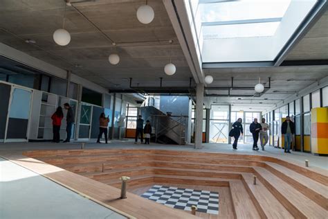 Foto exterior o interior del Centro Renacer, mostrando sus modernas instalaciones