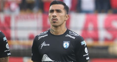 Fotografía de Edson Puch jugando fútbol o en el homenaje del Club Deportes Iquique