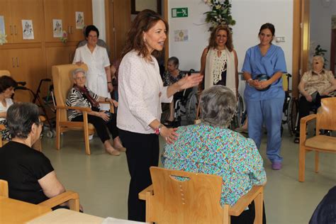 Esquema: Complejidad de la clasificación de centros residenciales para personas mayores en España.