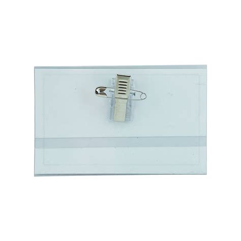 Diseño de un porta credencial horizontal transparente con gancho giratorio