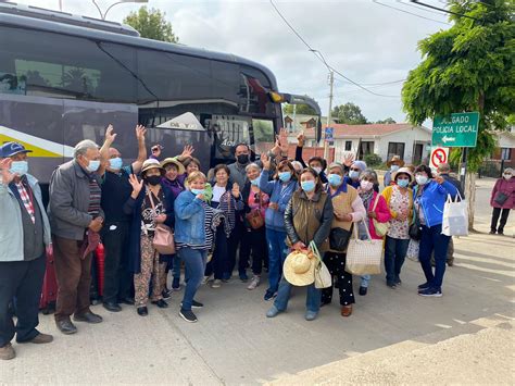 Marcha de adultos mayores en Puchuncaví con pancartas y volantes