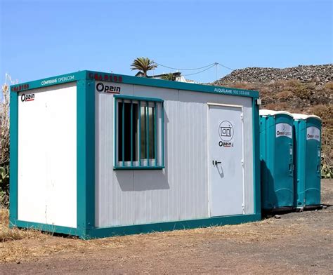 Foto: Casetas de obra bien instaladas en un terreno nivelado y con accesos seguros