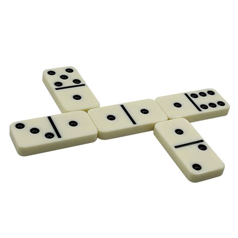 Foto de tablero de dominó adaptado con piezas grandes y soportes para facilitar el juego