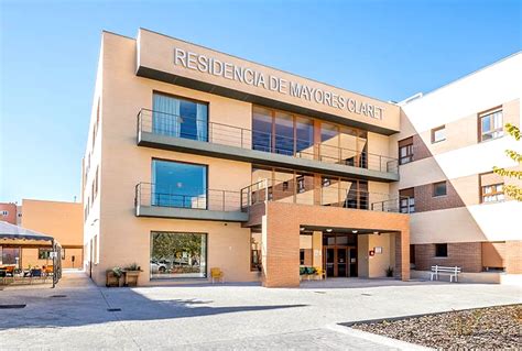 Foto de fachada de residencia de adultos mayores bajo investigación policial