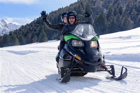 Foto de Alejandro Navarro o una moto de nieve en el sector de Las Tralcas