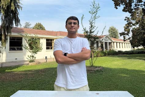 Fotografía de Darío Alfaro, estudiante de derecho, como ejemplo de superación