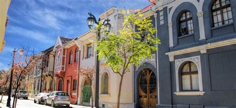 Infografía mostrando la ubicación del Barrio Yungay en Santiago y su contexto histórico.