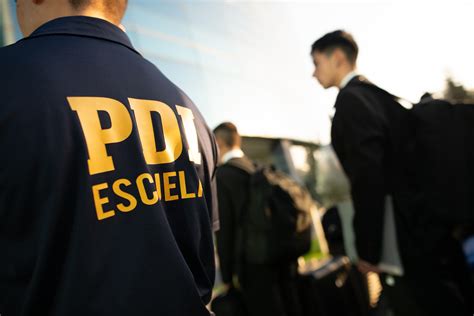 Estudiantes de la Escuela PDI en formación práctica