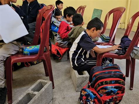 Foto de estudiantes afectados por el paro o de escuelas en malas condiciones en Atacama