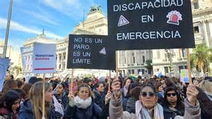 Foto de la multitudinaria marcha por la discapacidad frente al Congreso
