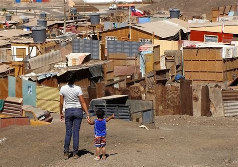 Imagen de campamento o asentamiento informal en Chile.