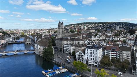 Foto panorámica de Kempten con sus montañas y edificios históricos